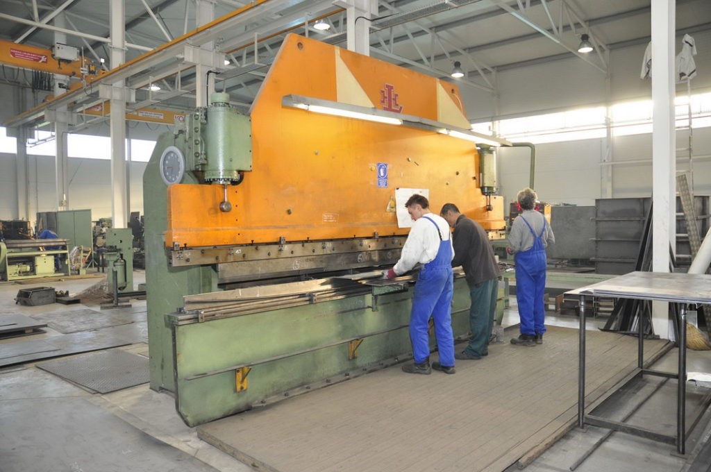 Abkantpresse 150 Tonnen - Breite 5000 mm - Blechdicke max. 4 mm bei 4000 mm Breite