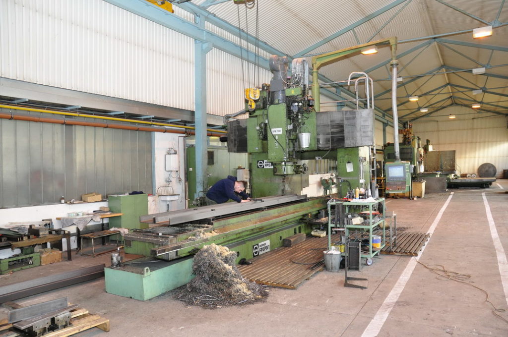 Portalfräzmaschine - Tischgrösse 1000x4000 mm - Höhe 800 mm